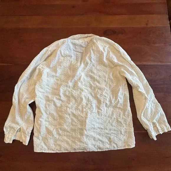 Vintage Inspired Eyelet Blouse with Embroidery - Picture 3 of 8